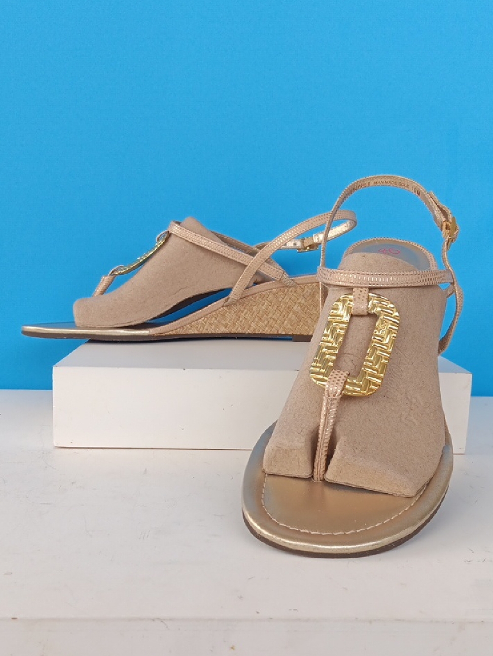Lilly Pulitzer Beige Wedge T-Strap Sandaliwith Gold Accent Size10M